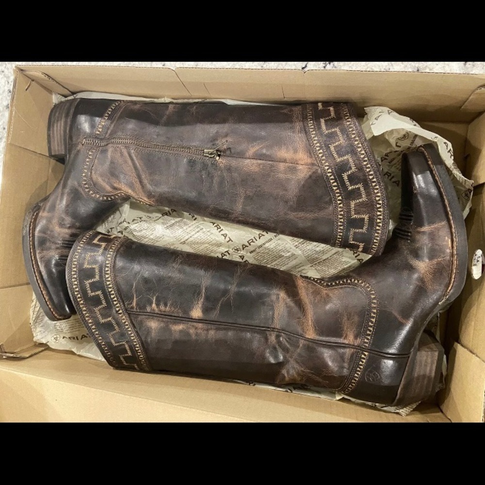 Ariat Women’s cowboy boots size 9.5